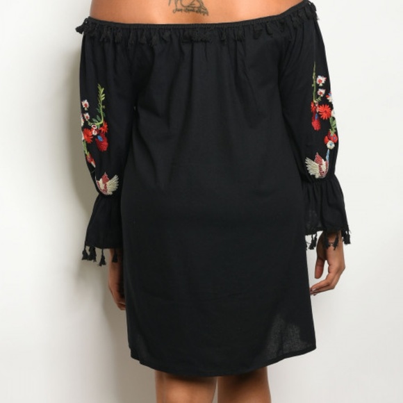 "PLUS SIZE" BOHO CHIC EMBROIDERED DETAILS DRESS - Picture 2 of 3